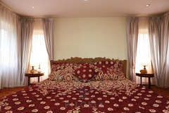 Maroon velvet bedsheet with jacquard Mughal floral design by Piloria β king-size luxury bedding