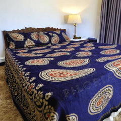 Premium_Red_Velvet_Jacquard_Bed_Sheet_Set_-_Elegant_Floral_Design_with_Geometric_Borders