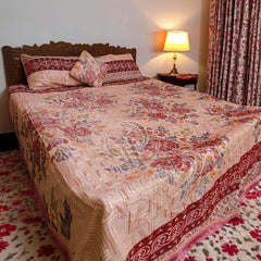 Piloria Velvet Jacquard King Size Bed Sheet Set - Elegant Pink & Red Floral Design