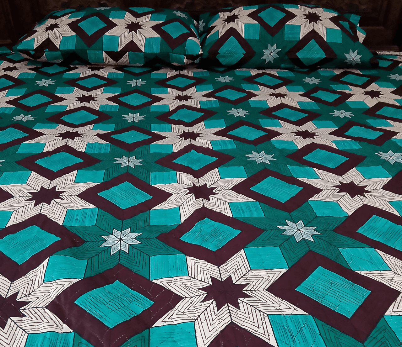 Naqsh-e-Rung – Teal & Maroon Geometric Quilted Bedspread