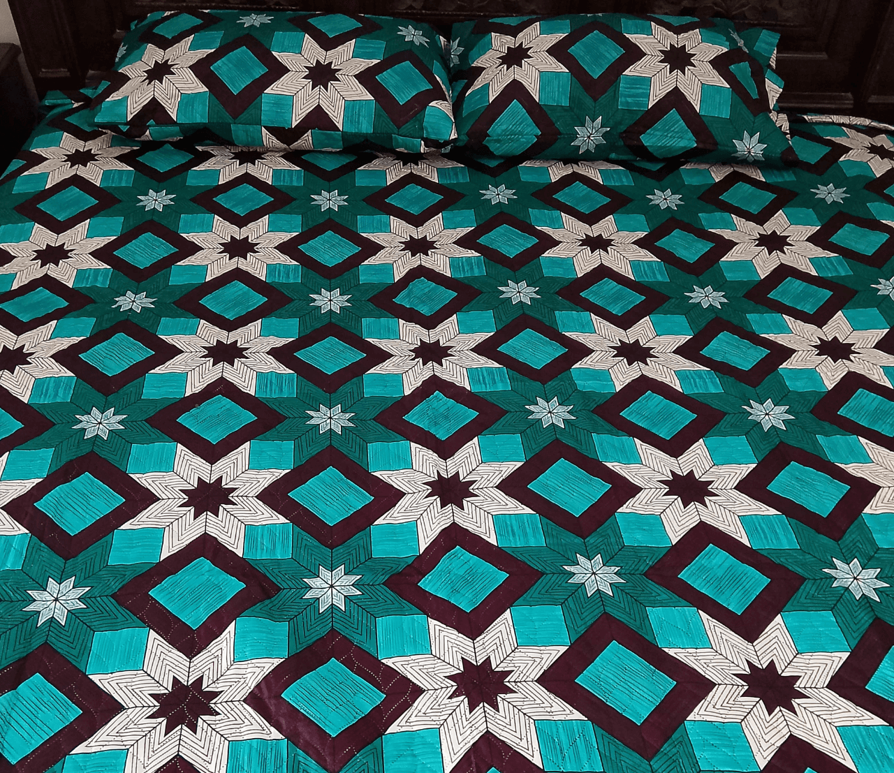 Naqsh-e-Rung – Teal & Maroon Geometric Quilted Bedspread