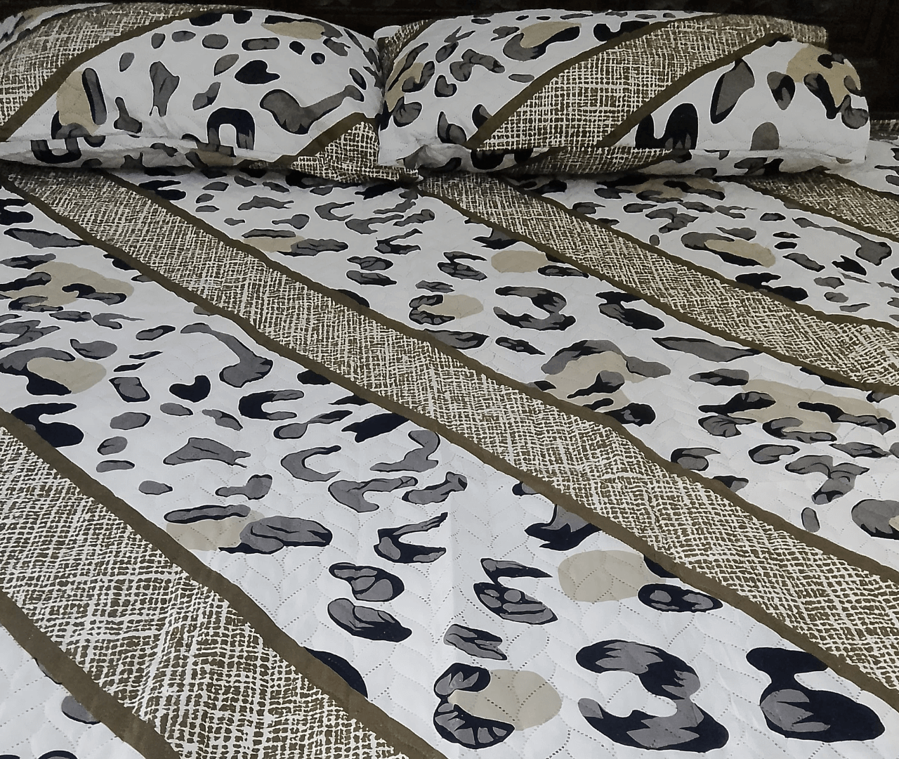 Babra-e-Jangal – Quilted Microfiber Leopard-Print Bedspread