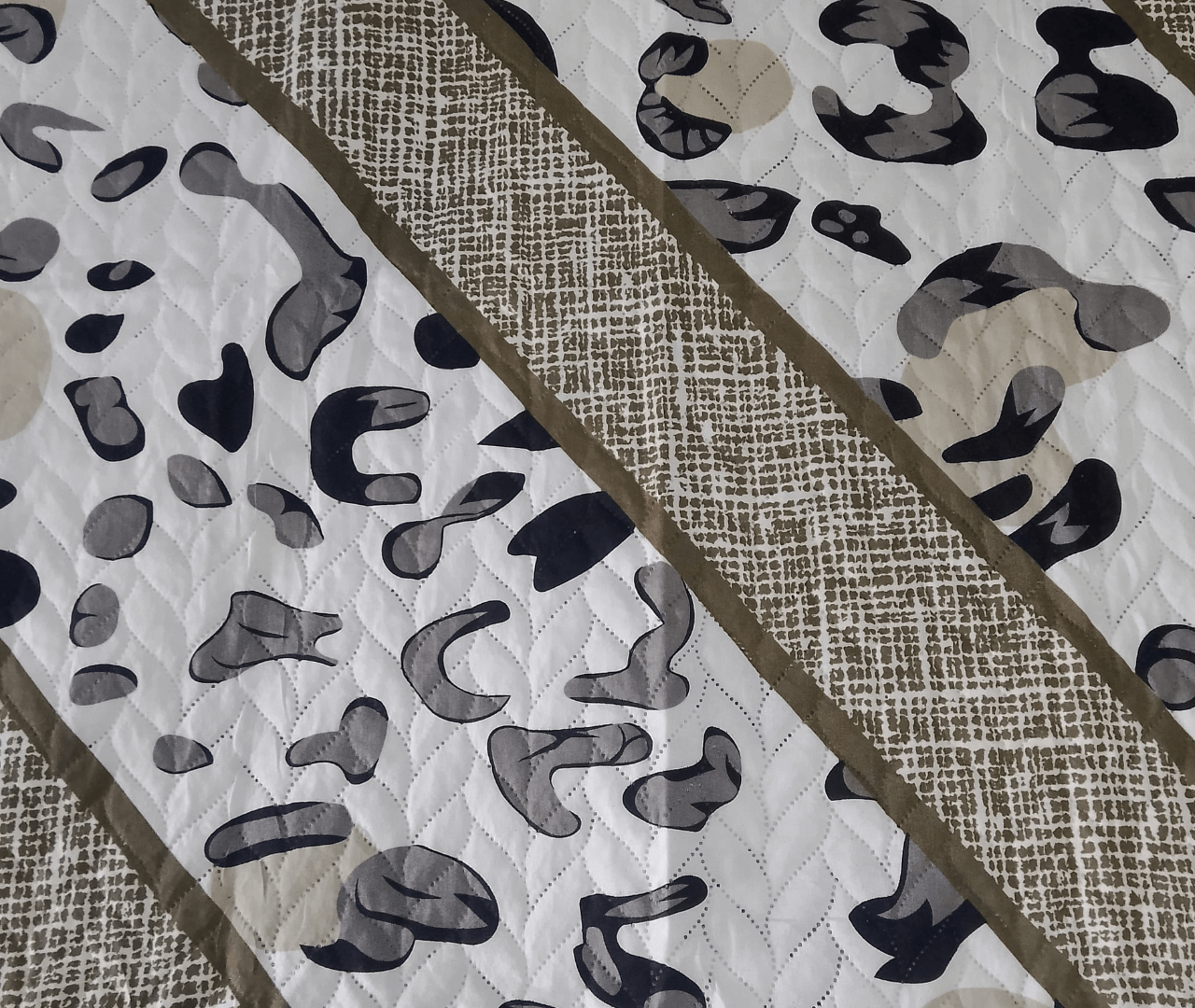 Babra-e-Jangal – Quilted Microfiber Leopard-Print Bedspread