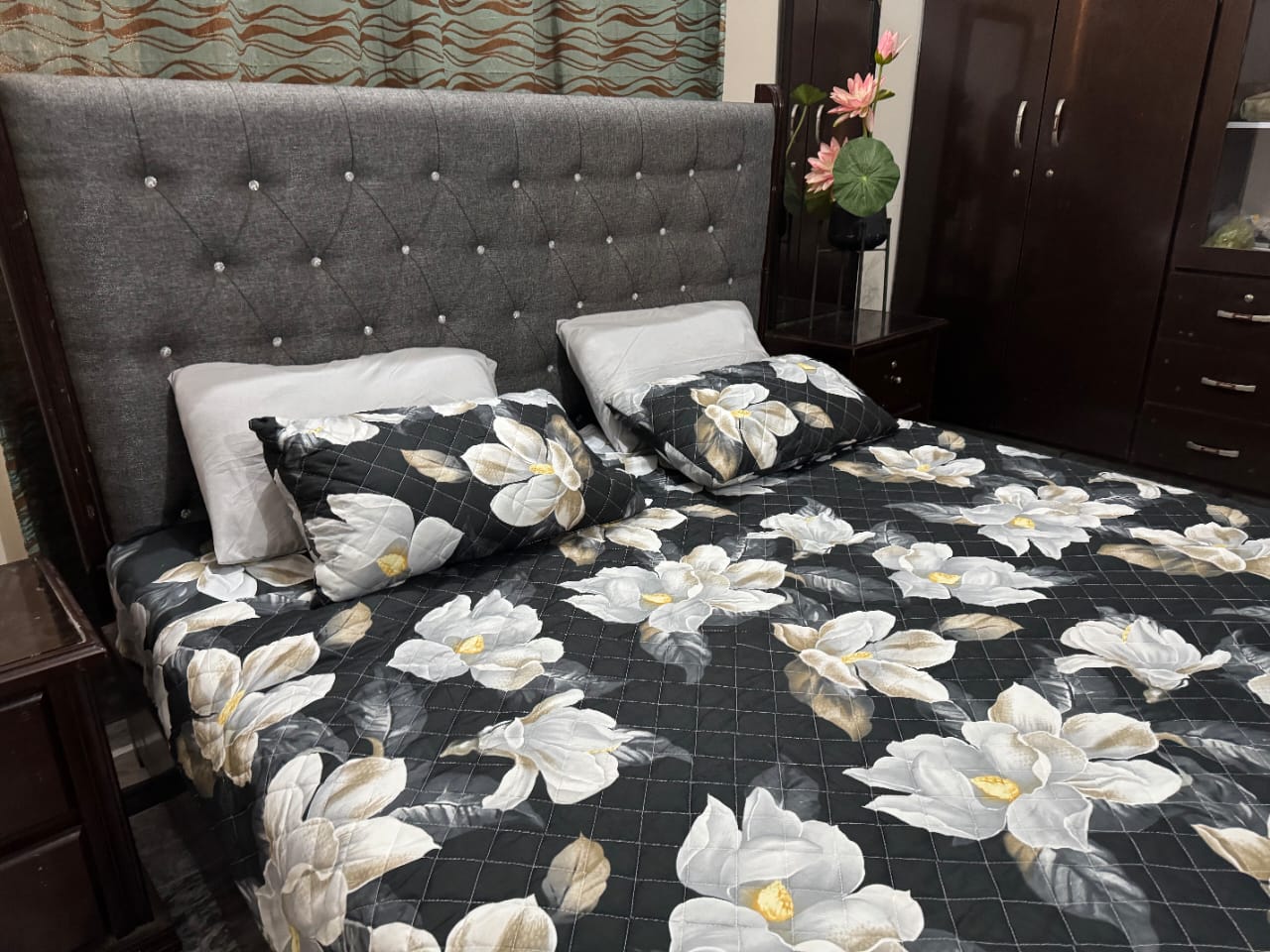 Piloria Dusk Petal – 6-Piece Floral Comforter Set in Black & White