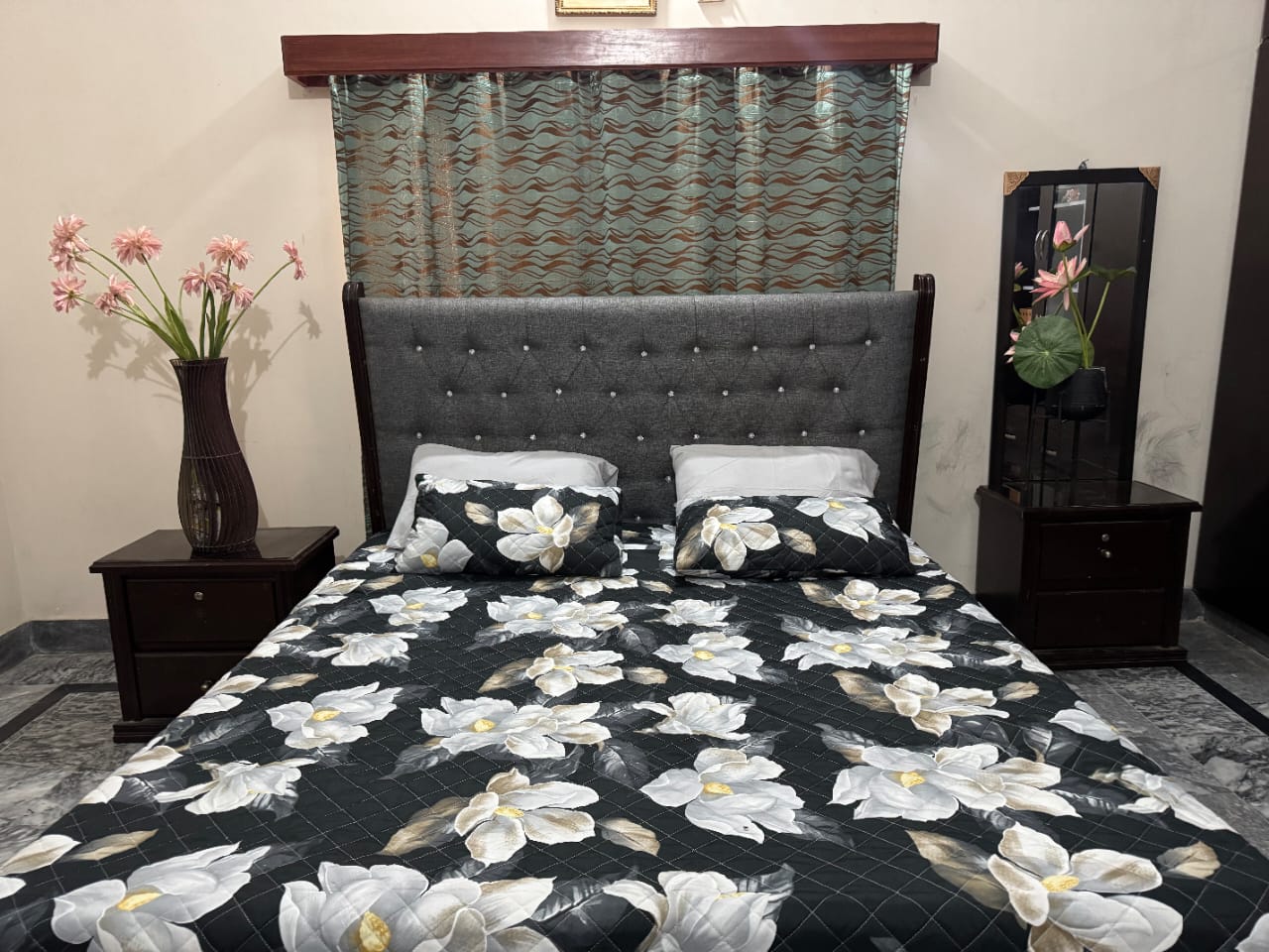Piloria Dusk Petal – 6-Piece Floral Comforter Set in Black & White