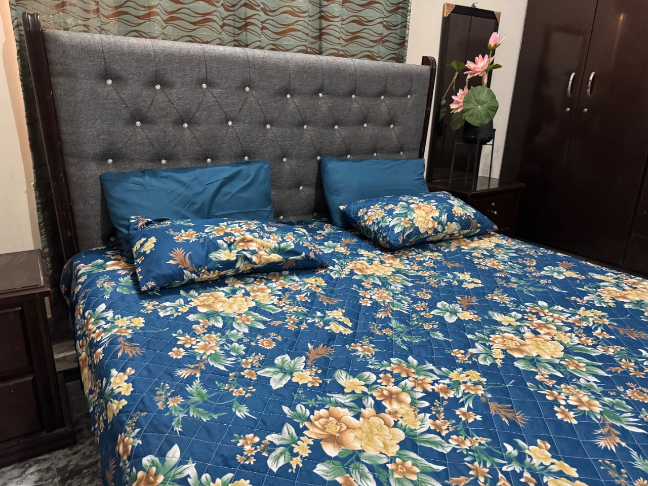 Piloria Morning Bloom – 6-Piece Blue Floral Comforter Set with Peach Accents